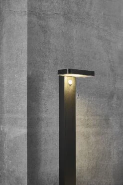 Nordlux RICA LED Solar Sockelleuchte Schwarz Edelstahl 450lm IP44 Mit Bewegungsmelder 15x60cm 11 Nordlux RICA LED Solar Sockelleuchte Schwarz Edelstahl 450lm IP44 Mit Bewegungsmelder 15x60cm -Nordlux 2118178003am