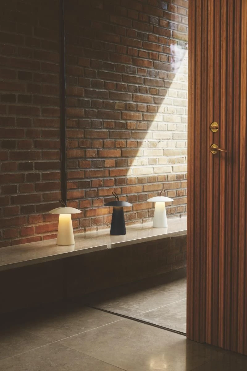 Nordlux Mobile Tischlampe Ara To Go 2 Schwarz IP54 240lm Mit Akku 5 Nordlux Mobile Tischlampe Ara To Go 2 Schwarz IP54 240lm Mit Akku – Bild 3