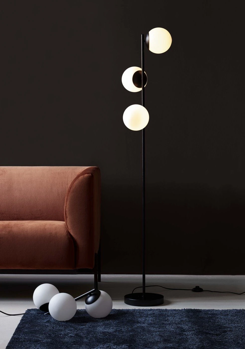 Stehlampe Mit 3 Kugeln Opal Schwarz Nordlux Lilly E14 6 Stehlampe Mit 3 Kugeln Opal Schwarz Nordlux Lilly E14 – Bild 4